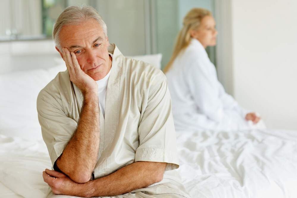 После 60 лет у мужчины может возникнуть эректильная дисфункция. 